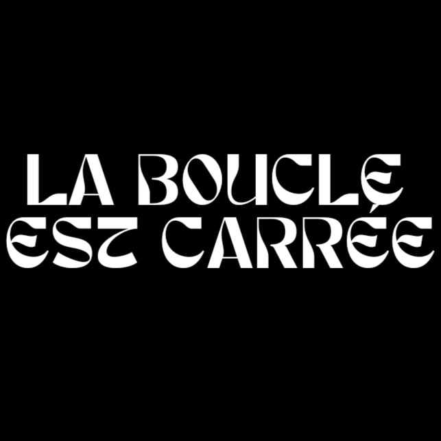 LA BOUCLE EST CARRÉE